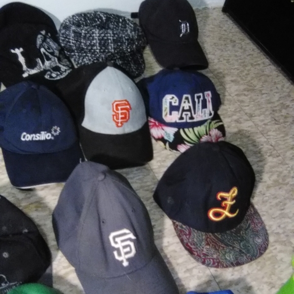 20 California hats - Picture 4 of 7